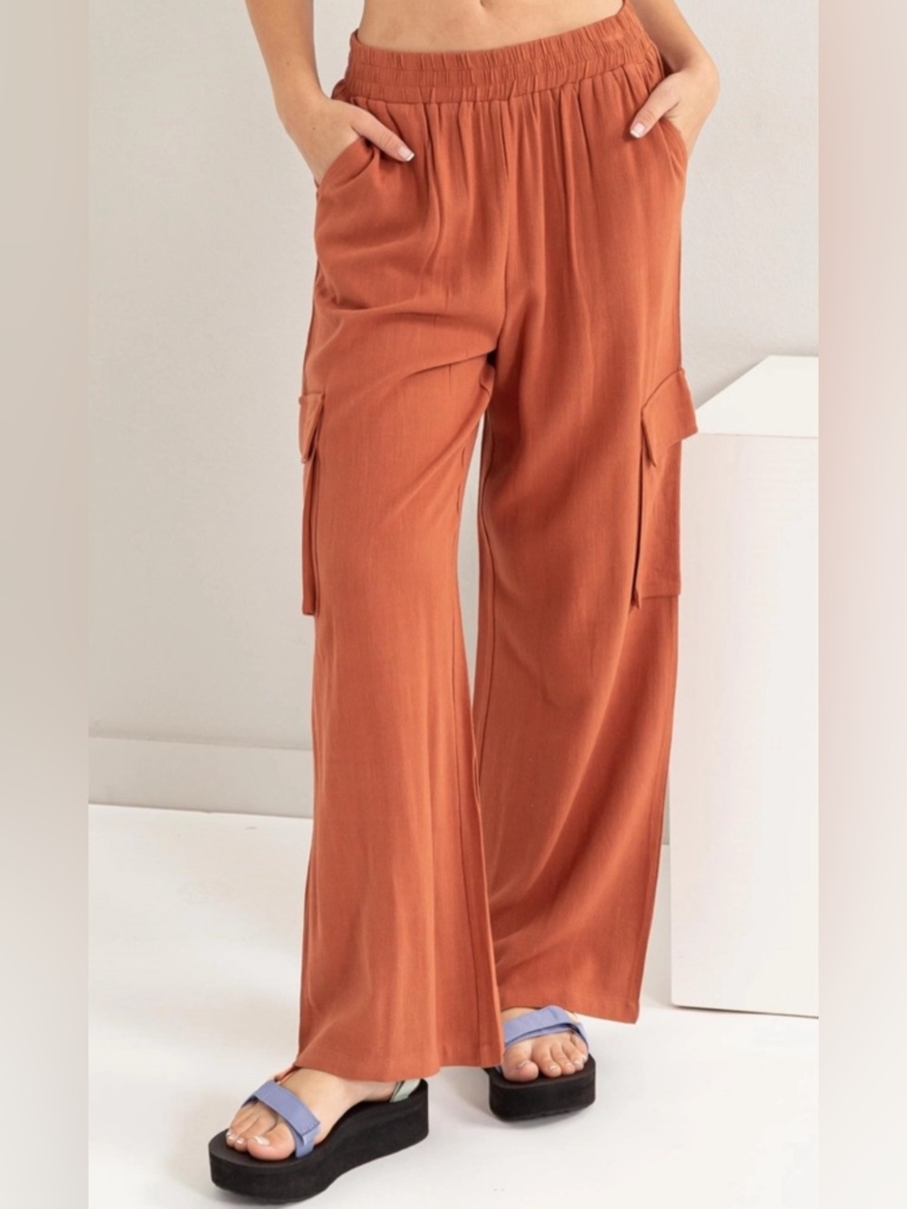 Pull on Wide-Leg Cargo Pants